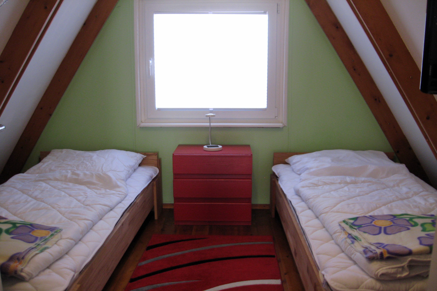 Schlafzimmer mit 2 Einzelbetten 90 x 200cm